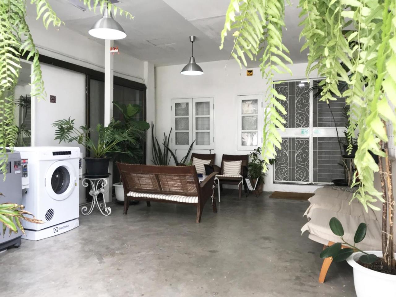 12/14 Home Studio Bangkok Exterior photo